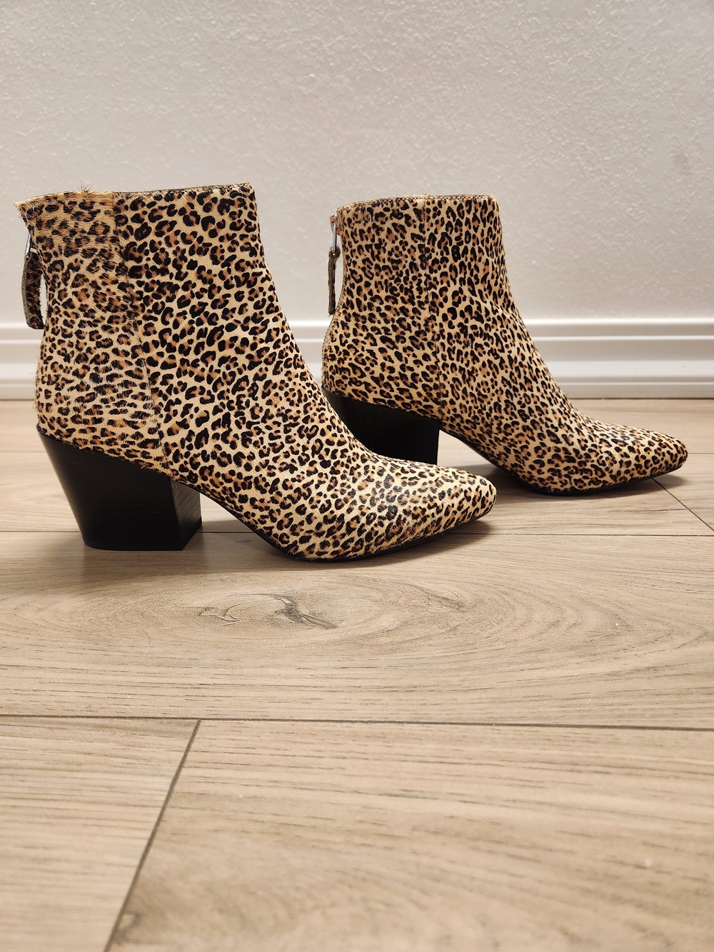 Dolce Vita Coltyn Leopard Print Calf Hair Ankle Boots Size 8
